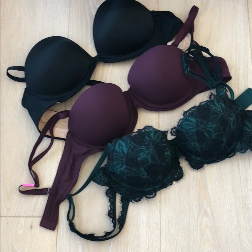Black and Green VICTORIA’S SECRET bras in 34B